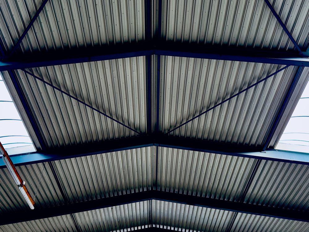 Estrutura metálica industrial de grande porte, referência do tipo de obra atendida